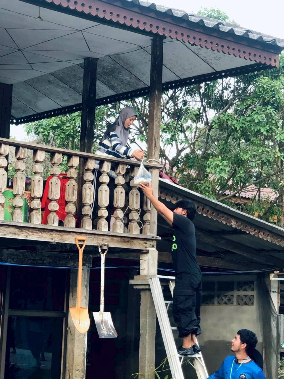 ช่วยเหลือผู้ประสบภัยน้ำท่วม