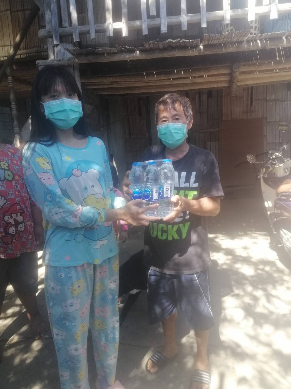 ขอบคุณมูลนิธิรักษ์ไทย ที่สนับสนุนน้ำดื่ม