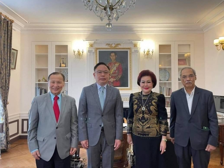 เอกอัครราชทูต ณ กรุงปารีส ได้ให้การต้อนรับประธานและเลขาธิการมูลนิธิรักษ์ไทยในโอกาสเดินทางมาเข้าร่วมการประชุม CARE International