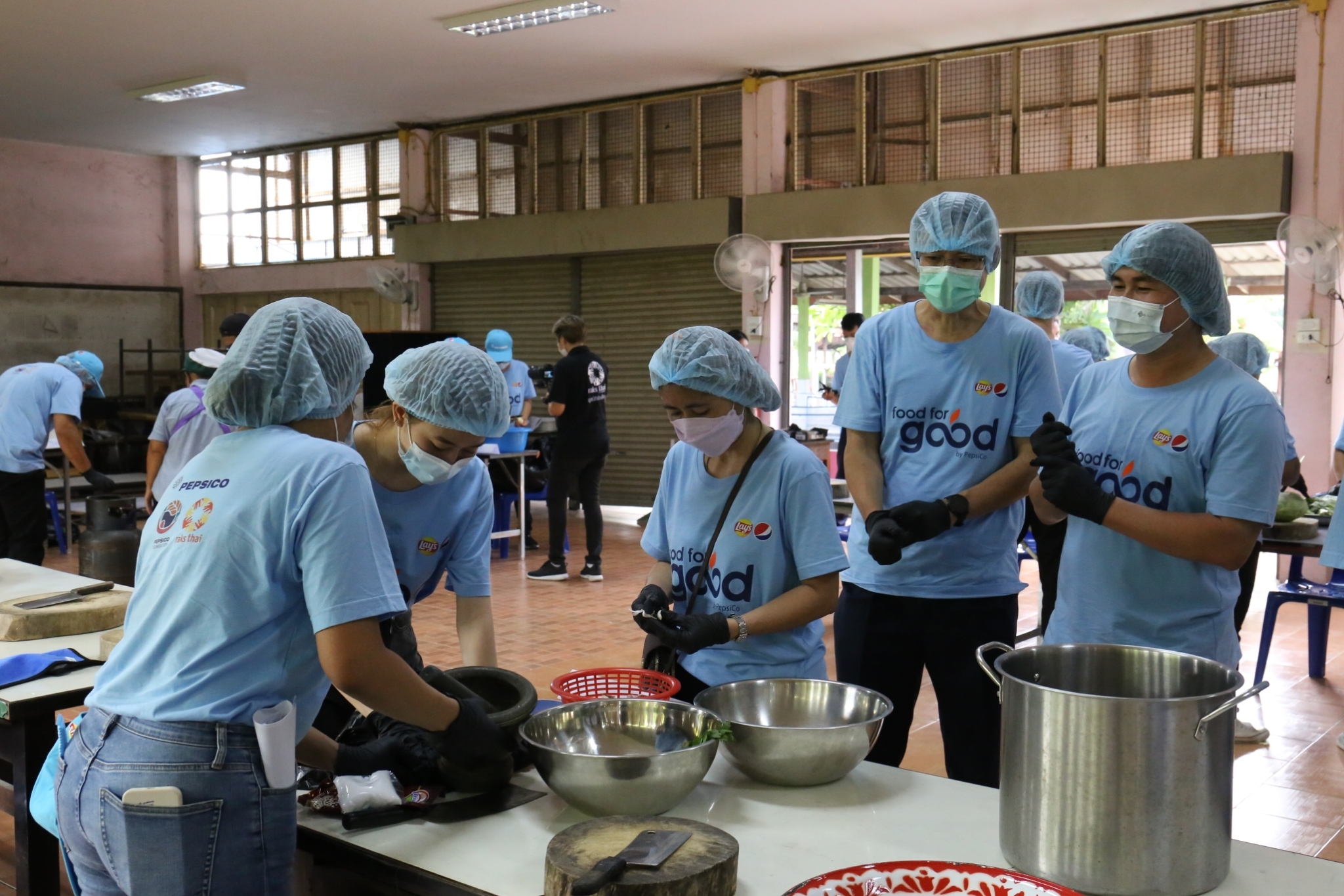 อาหารล้านมื้อเพื่อกำลังใจ ให้คนไทยสู้ภัยโควิด-19